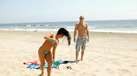 Excellent american pornstar Cherokee banged hard in her shaved pussy after good blowjob at beach