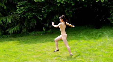 Curious japanese Youzn denudes small tits and hot butt outside