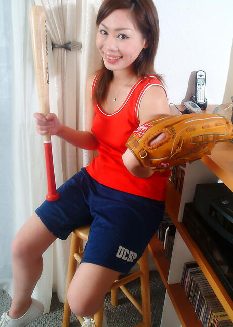 Sexy asian brunette teen Yumi reveals big boobies and spreads her legs 